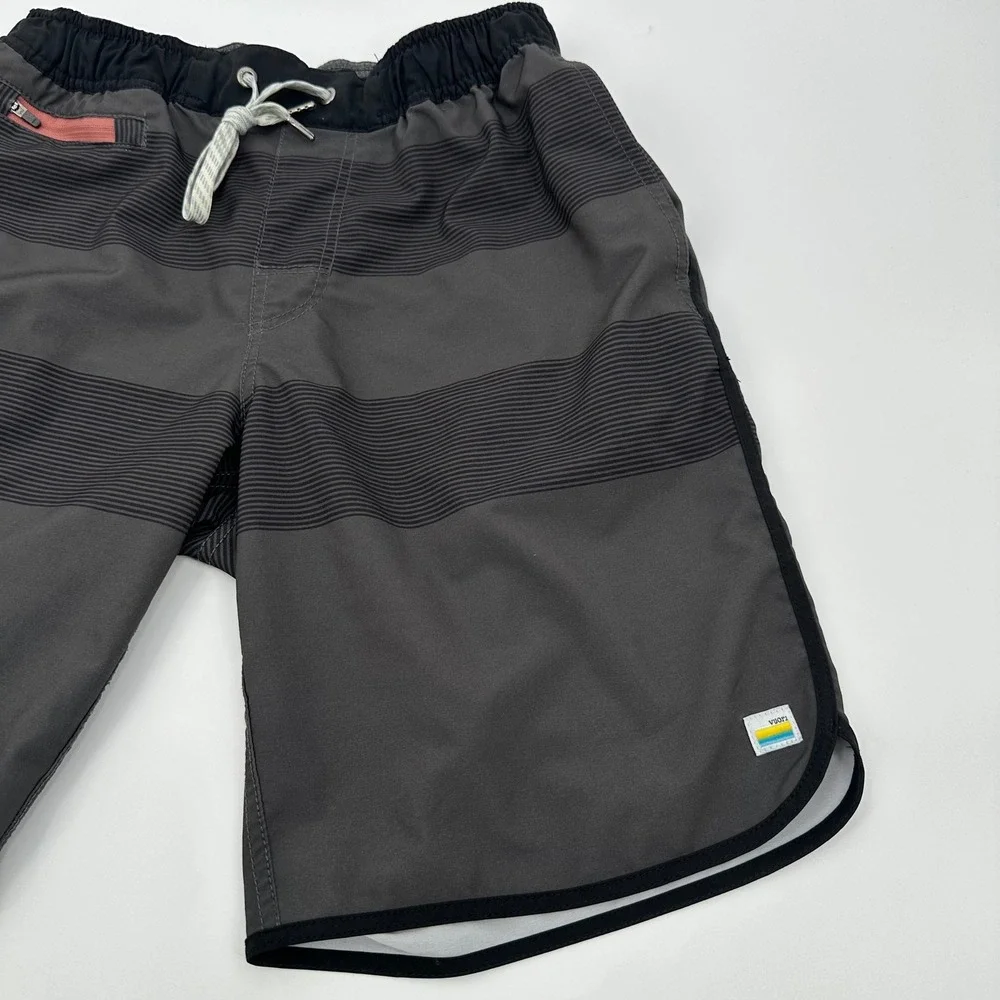 Vuori Banks Men Shorts Charcoal Black Stripe Athletic‎ Size Small